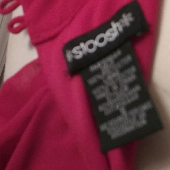 A hot pink shirt - Picture 3 of 3